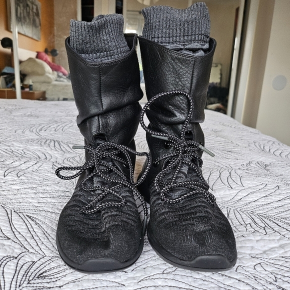 EUC Nike Roshe 2 Hi Flyknit Slouch Leather Boots W Sz 7 All Black Gray - Picture 15 of 16